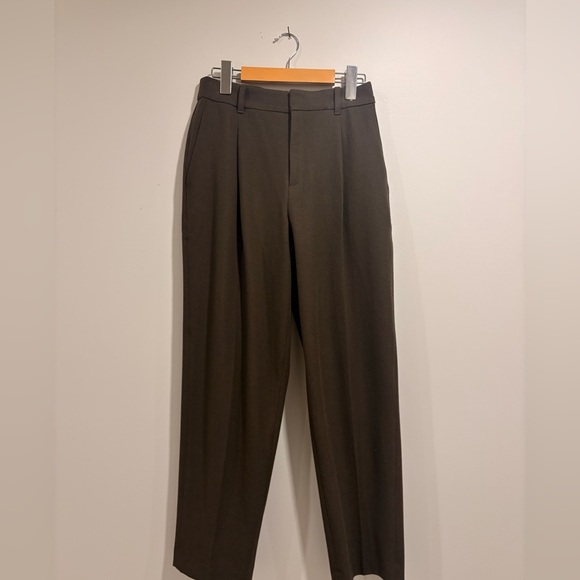 Uniqlo HEATTECH PLEATED TAPERED PANTS - Olive - Picture 2 of 6